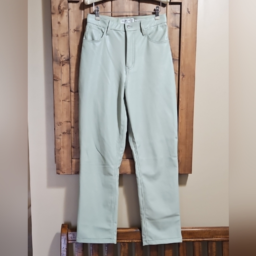 A&F Curve Love Mint Green Faux Leather 90's Ultra High Rise Straight Leg Pant 29